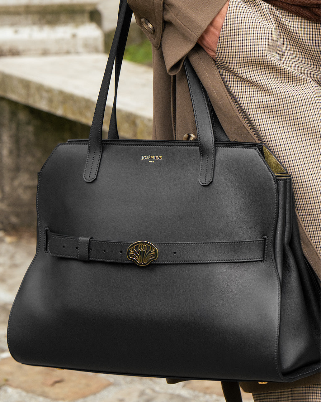 Le sac Eclat symbolise un luxe alliant héritage et modernité et s'allie aux femmes modernes