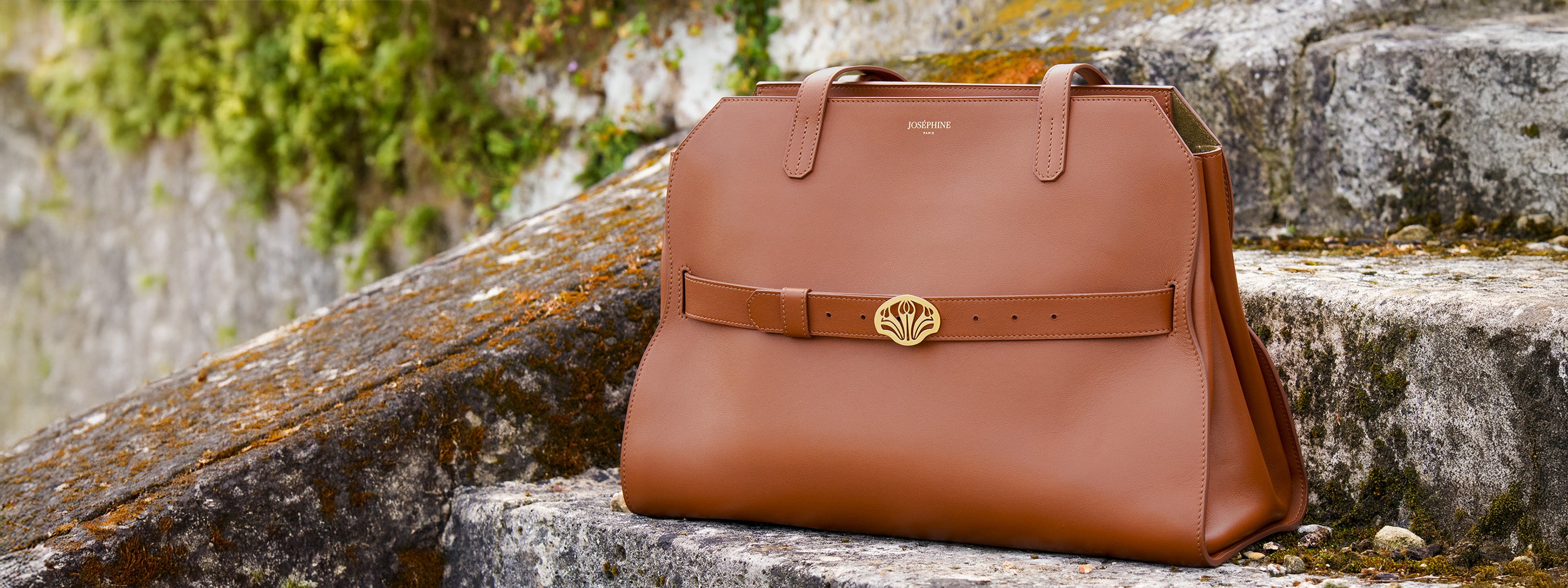 Le sac Eclat Sienne s'accorde avec toutes les teintes naturelles